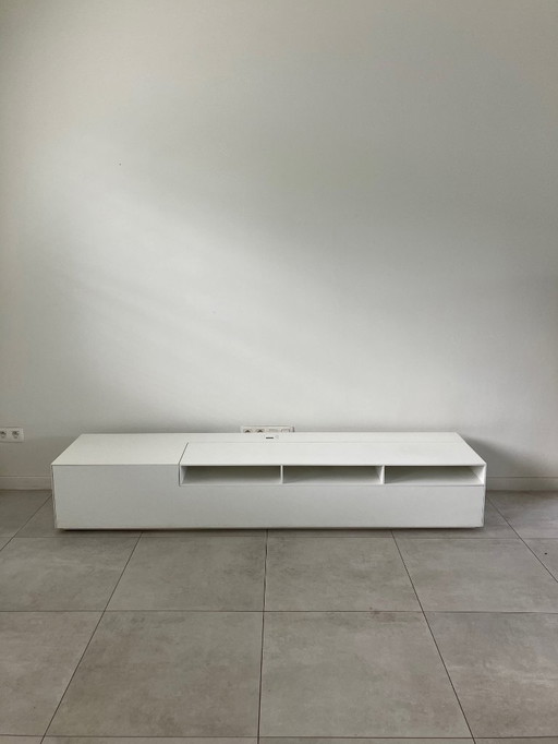 InMotion tvkast mit Mattengestaltung