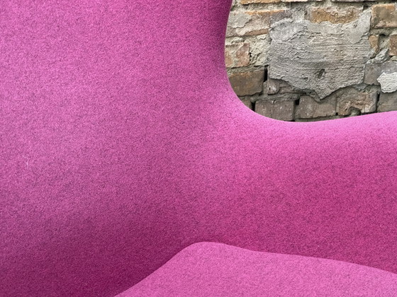 Image 1 of Fritz Hansen Egg Chair fuchsia