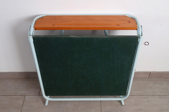 Image 1 of Pizarra escolar plegable antigua de la década de 1960.