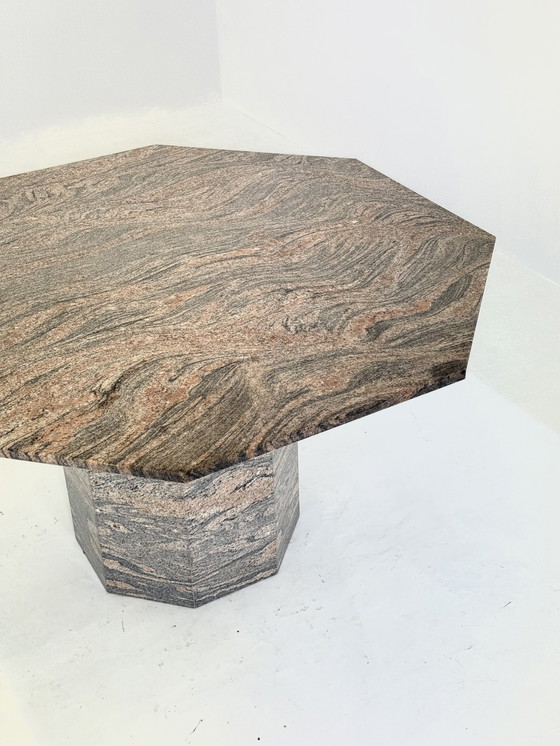 Image 1 of Table de salle à manger octogonale vintage en granit/ pierre naturelle