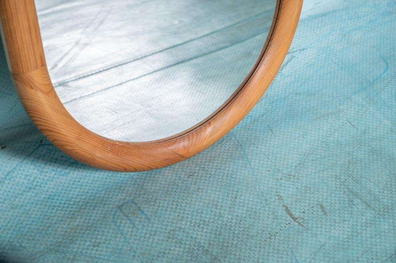 Image 1 of Miroir passeport vintage en bois Suède Miroir blond en pin des années 70