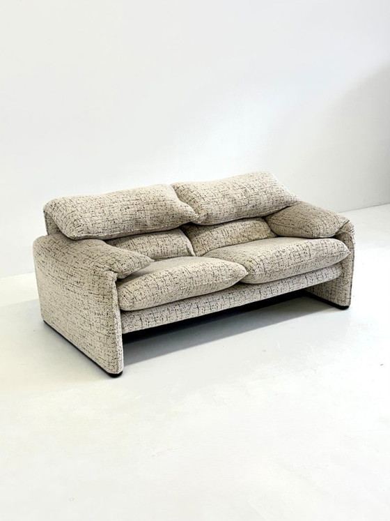 Cassina Maralunga 2-Sitzer Sofa von Vico Magistretti Gebrochen Weiß mit Subtilem Muster – 2 Sitzer Sofas (photo 5 of 12)