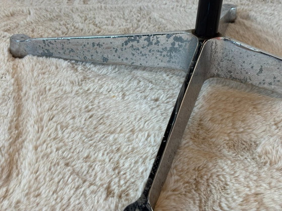 Image 1 of Chaise en aluminium modèle EA 105, conçue par Eames pour Herman Miller, années 1970