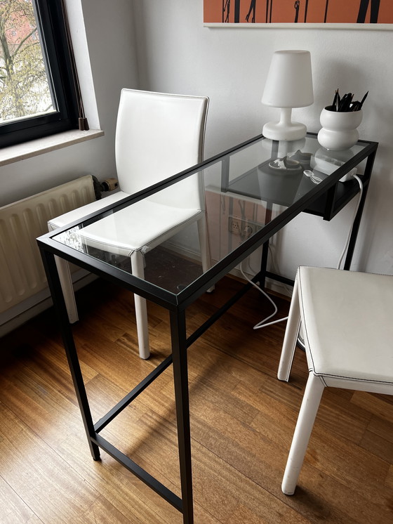 Image 1 of Table d'ordinateur IKEA VITTSJÖ