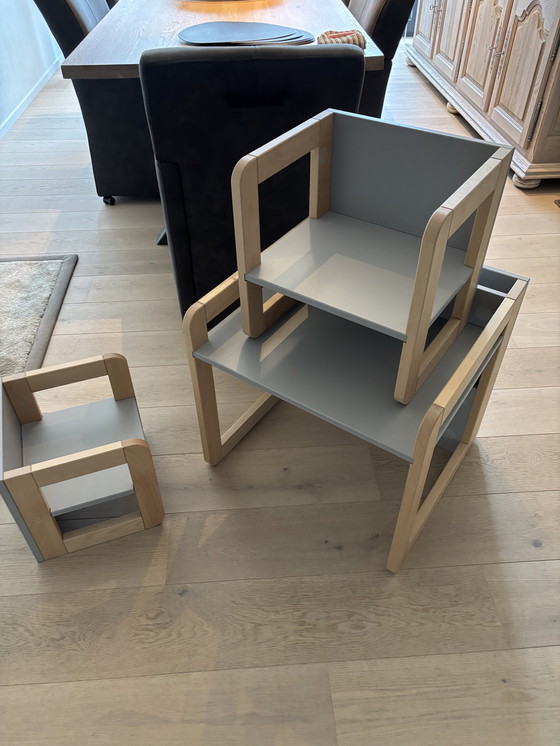 Image 1 of stoel voor kind. Kan ook dienen als schrijftafeltje voor kind