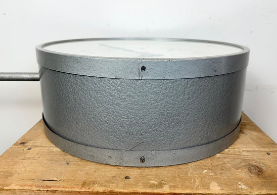 Image 1 of Grote industriële dubbelzijdige spoorweg- of fabrieksklok van Pragotron, jaren 60