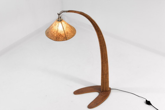 Image 1 of Lampe à arc italienne en rotin