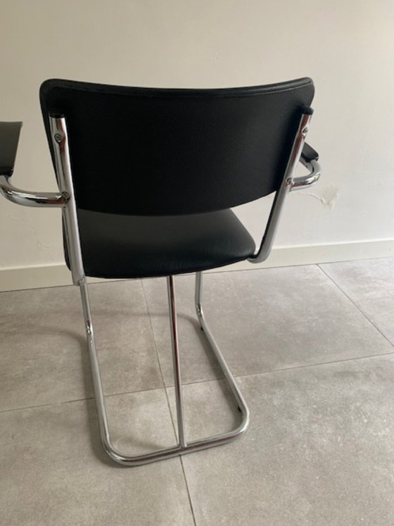 Sedia a slitta con braccioli, nera, Sedie da pranzo, Cromo, Metallo, Nero, Bauhaus (foto 4 di 5)