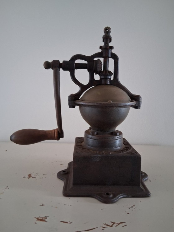 Image 1 of Molinillo de café Peugeot Frères antiguo de hierro fundido modelo A00
