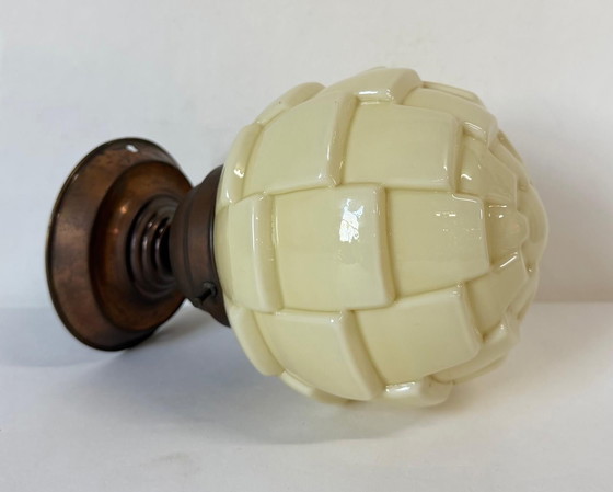 Image 1 of Lámpara colgante Art Déco antigua Thabur 'Alcachofa' color crema con aplique de cobre.