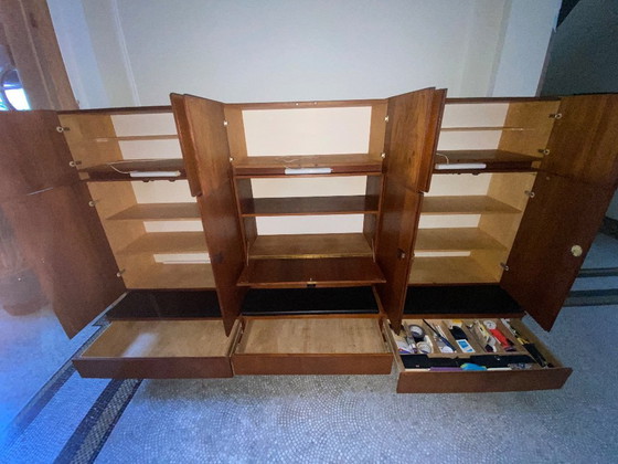 Image 1 of Grande armoire murale vintage (vers 1960/70, 300 cm de large x 174 cm de haut)