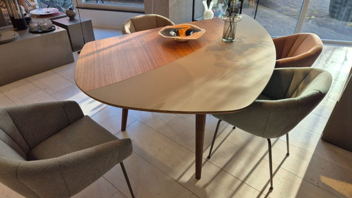 Castelijn RP Dining Table