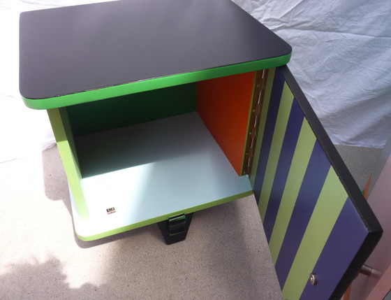 Image 1 of Coppia di piccoli comodini vintage colorati