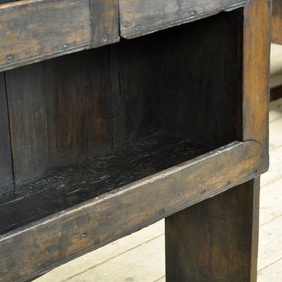 Image 1 of Meuble en chêne espagnol, vers 1800