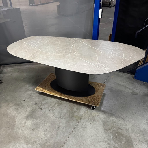 Table talk 8.0 – Bert Plantagie, eettafels (photo 2 of 5)