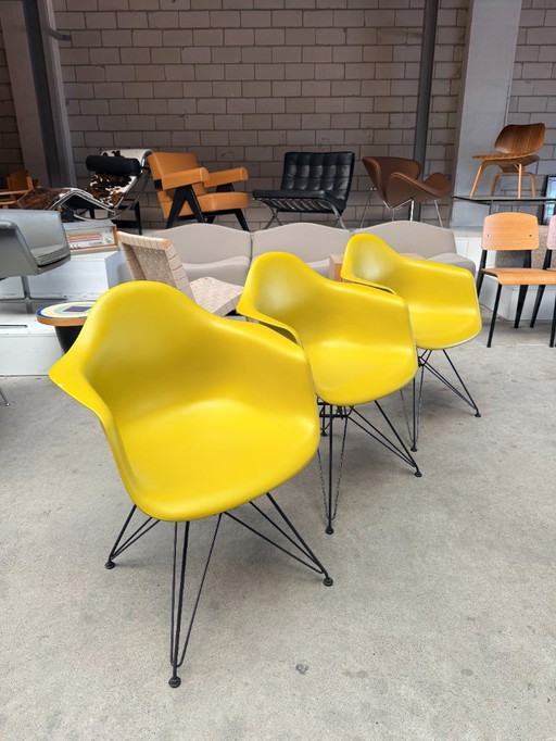 Vitra Eames DAR-Stuhl