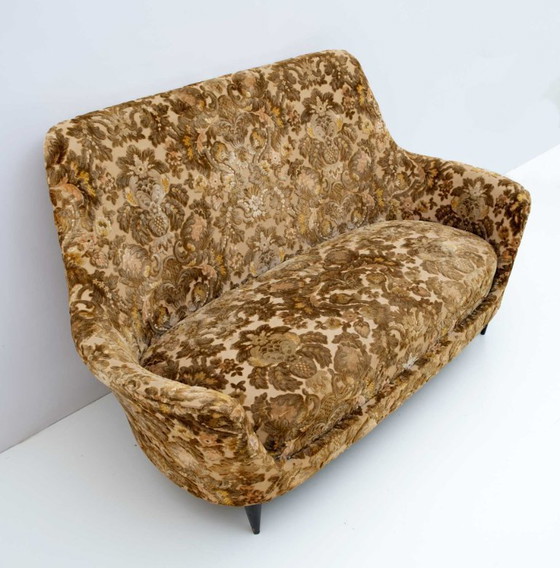 Image 1 of Mid Century Modern Italiaans Gebogen Kleine Sofa 1950