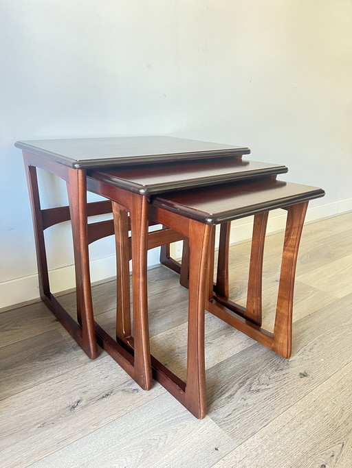 Set di 3 tavolini impilabili vintage