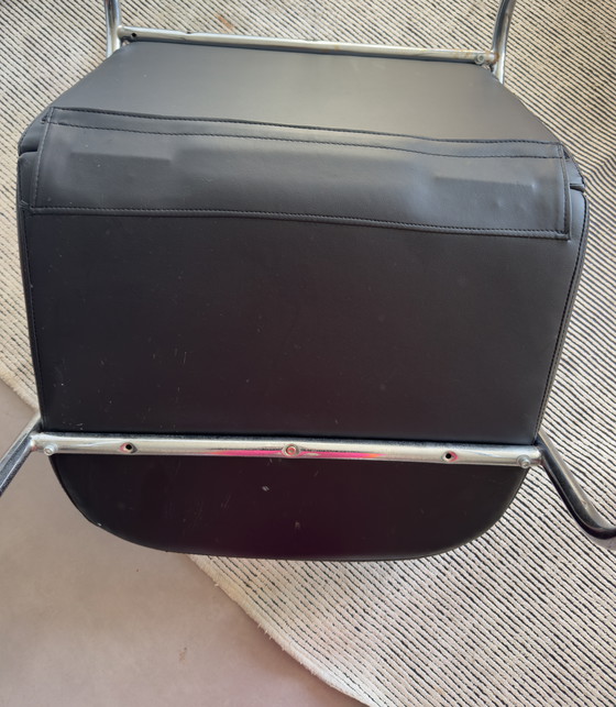 Image 1 of Sedia a dondolo vintage con struttura tubolare