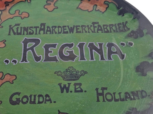Regina Pottery, Gouda - Art Nouveau - Piatto da parete XL - Gouda - Primo quarto del XX secolo