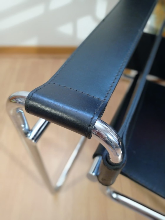 Image 1 of Poltrone Knoll Wassily B3 in pelle nera di Marcel Breuer