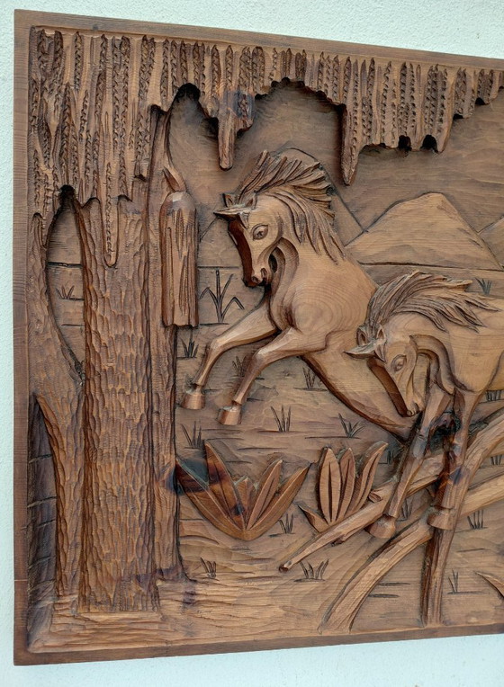 Image 1 of Tableau en bois sculpté,  bas relief