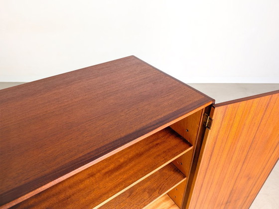 Image 1 of Armadio originale Asko Finland, cassettiera di metà secolo, teak vintage 2