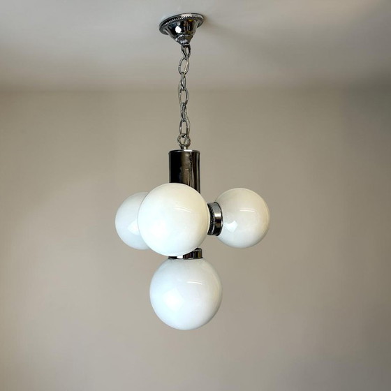 Space Age Chandelier in Chromed Metal with 4 White Opaline Glass Globes, 170s (photo 2 of 12)