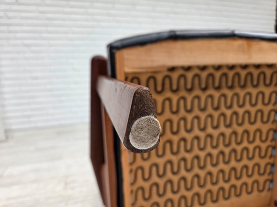 Image 1 of Deense fauteuil uit de jaren 70, zwart kunstleer, teakhout.