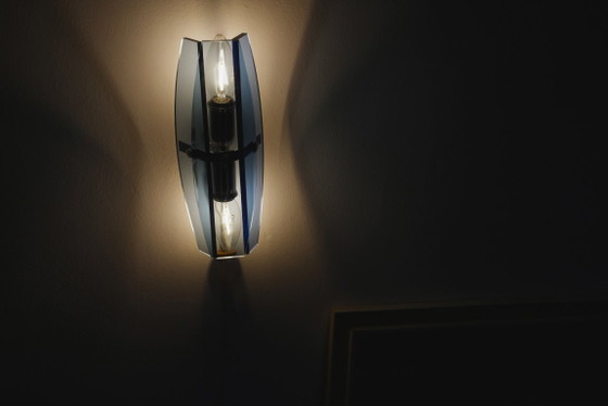 Image 1 of Veca blauwe glazen Italiaanse wandlampen set van 2 Fontana Arte mid-century moderne facetglazen lampen