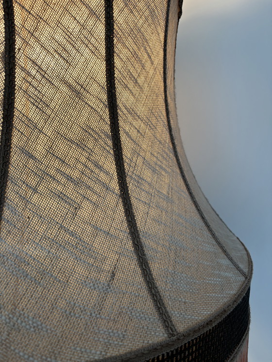 Lampada da terra in alabastro in stile Hollywood Regency con paralume sfrangiato – Lampade da terra, Brass (photo 9 of 14)