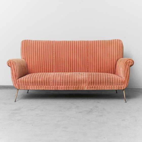 Image 1 of DIVANO VINTAGE IN VELLUTO A RIGHE ANNI ’50 MODERNARIATO
