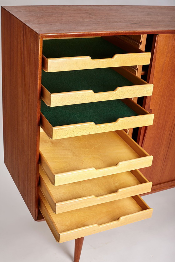 Image 1 of Modèle 19 Highboard Conçu par Gunni Omann pour Omann Jun Møbelfabrik, Danemark Années 1960