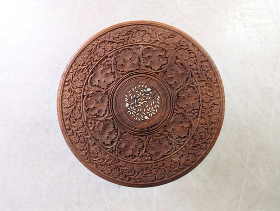 Image 1 of Handgeschnitzter Teetisch Art Déco Couchtisch Indien Walnuss