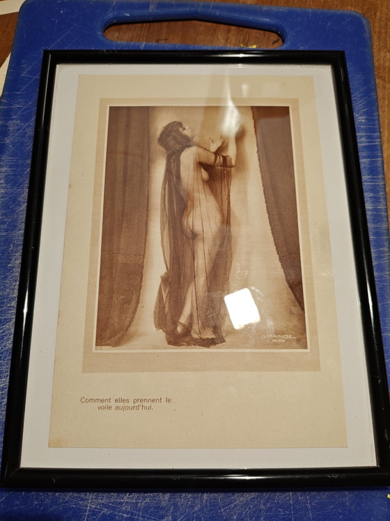 Image 1 of Originalseite der Zeitschrift J. Mandel Paris – Jeunes Filles Modernes – gerahmt im Art Deco-Stil