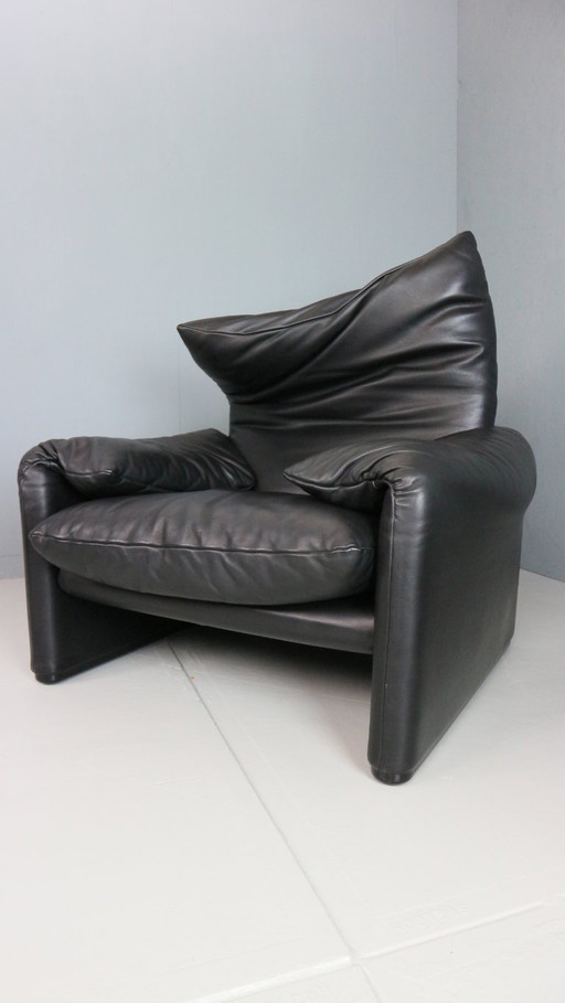 Vico Magistretti Maralunga - Sedia da salotto in pelle nera per Cassina, anni '80