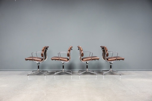Eames EA208 softpad meeting chair