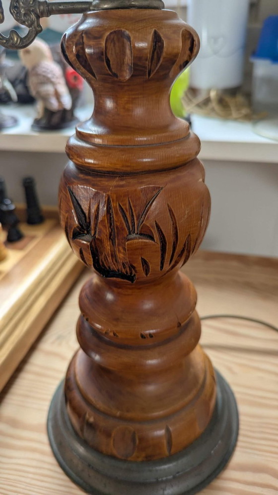 Lampada da Tavolo in Legno Intagliato con Paralume in Vetro Ambrato, Lampade da tavolo, Marrone, Vintage (foto 5 di 8)
