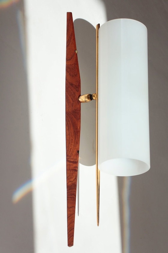 Image 1 of 4 Modernistische verstelbare wandlampen in teak en messing – 1950