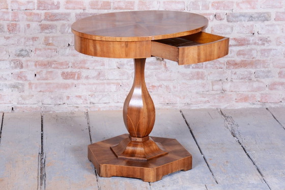 Petite table Biedermeier restaurée, par J. Danhauser, noyer, épicéa, Autriche, années 1820 – Tables d'appoint (photo 5 of 9)