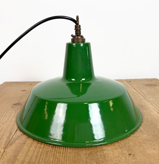 Image 1 of Industriële groene emaille hanglamp van Revo, jaren 1950.
