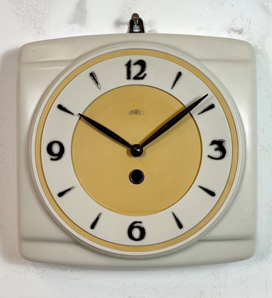 Image 1 of Vintage Beige Bakelite Wall Clock from Prim, 1950s