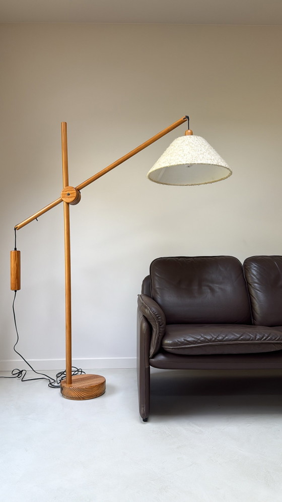Image 1 of Lampadaire vintage Domus en bois de teck