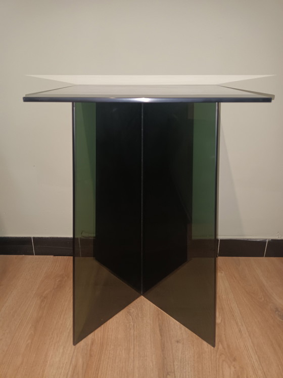 Image 1 of Table d'appoint en verre fumé