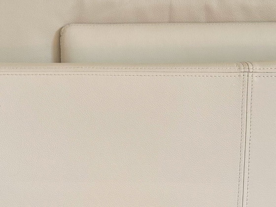 Image 1 of Juego de 2 elegantes sofás de cuero con estilo de mediados de siglo.