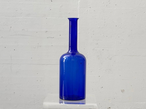 Jarrón azul cobalto de vidrio soplado a mano, década de 1970.