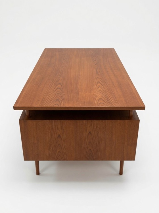 Image 1 of Bureau de direction danois en teck des années 1960