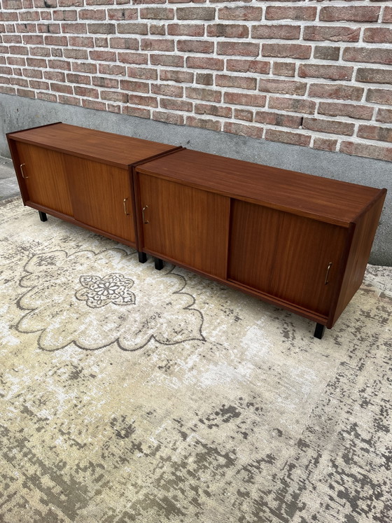 Image 1 of Mobile TV basso vintage in teak, un modello davvero fantastico con 4 ante scorrevoli.
