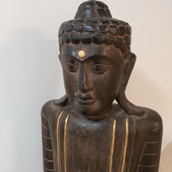 Image 1 of Bouddha debout en bois sculpté à la main, originaire de Thaïlande