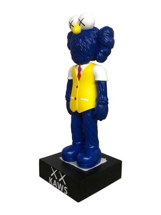 Image 1 of Sculpture en fibre de verre - Marionnette de mode KAWS - Multicolore